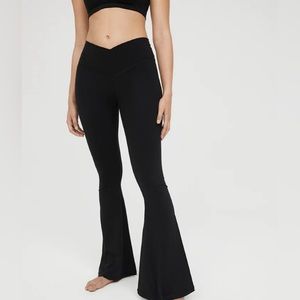 NWT! OFFLINE/Aerie Real Me High Waisted Crossover Super Flare Legging. Size S.